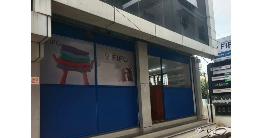 FIFO Laundromat