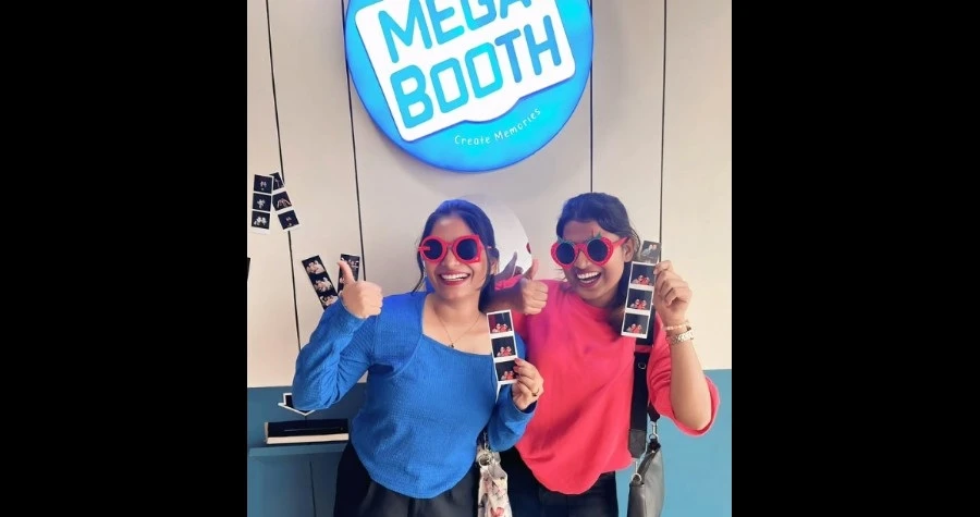 MEGA BOOTH