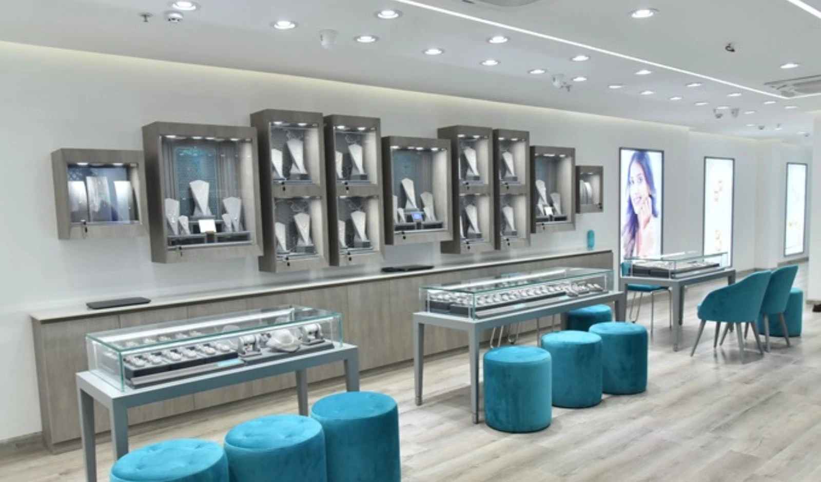 Candere Boosts Maharashtra Presence With Two New Stores in Mumbai image