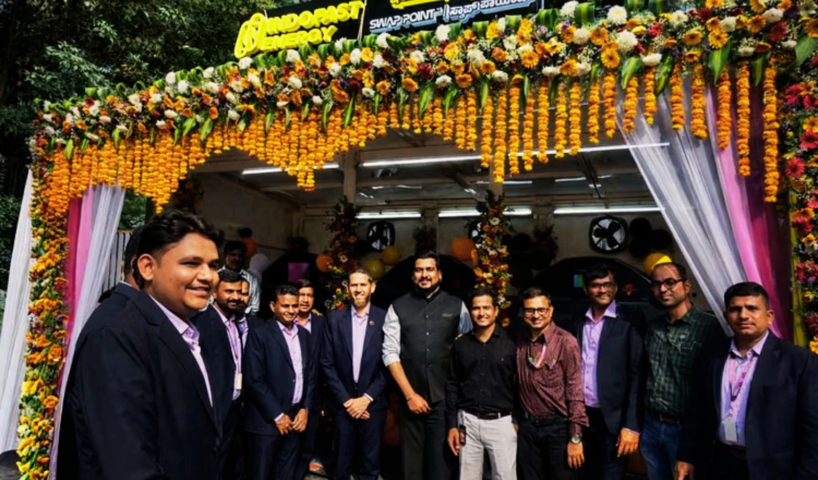 शॉपिंग मॉल्स में शुरू हुई बैटरी स्वैपिंग सुविधा, ईवी को मिलेगा बढ़ावा image