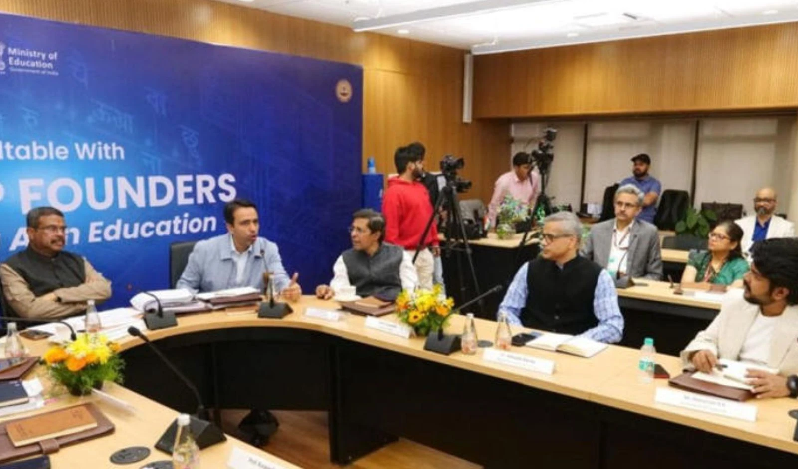 शिक्षा में एआई को बढ़ावा: धर्मेंद्र प्रधान ने 10 एआई एजुकेशन स्टार्टअप्स के साथ की गोलमेज चर्चा image