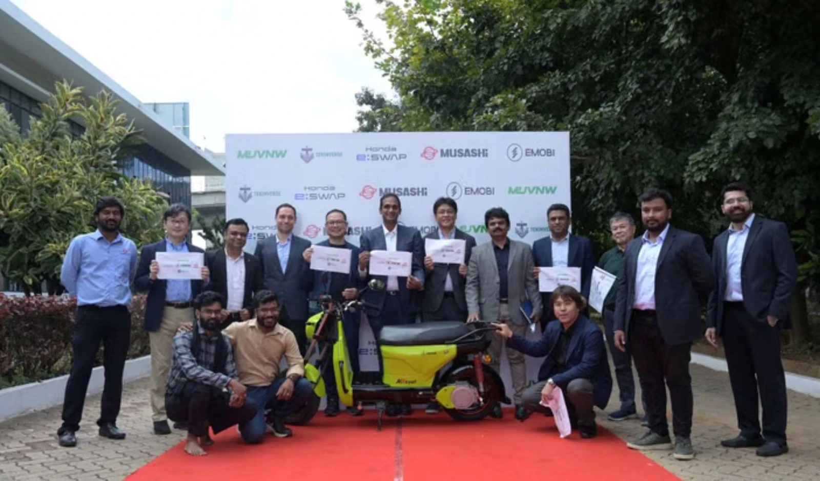 Emobi Deploys 100 EV Scooters in Bengaluru