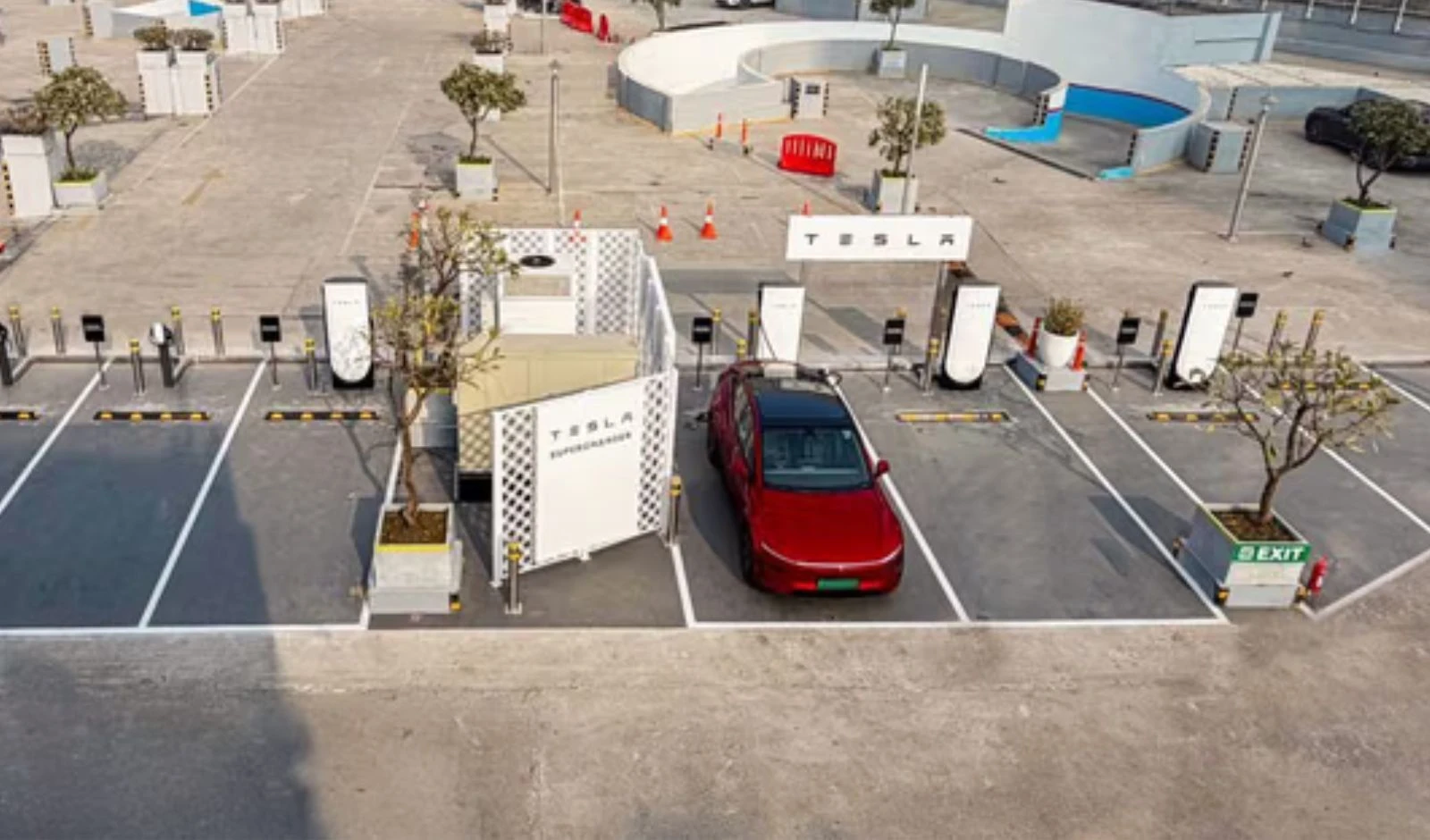 टेस्ला जल्द जोड़ेगी नए शहरों में सर्विस और चार्जिंग नेटवर्क