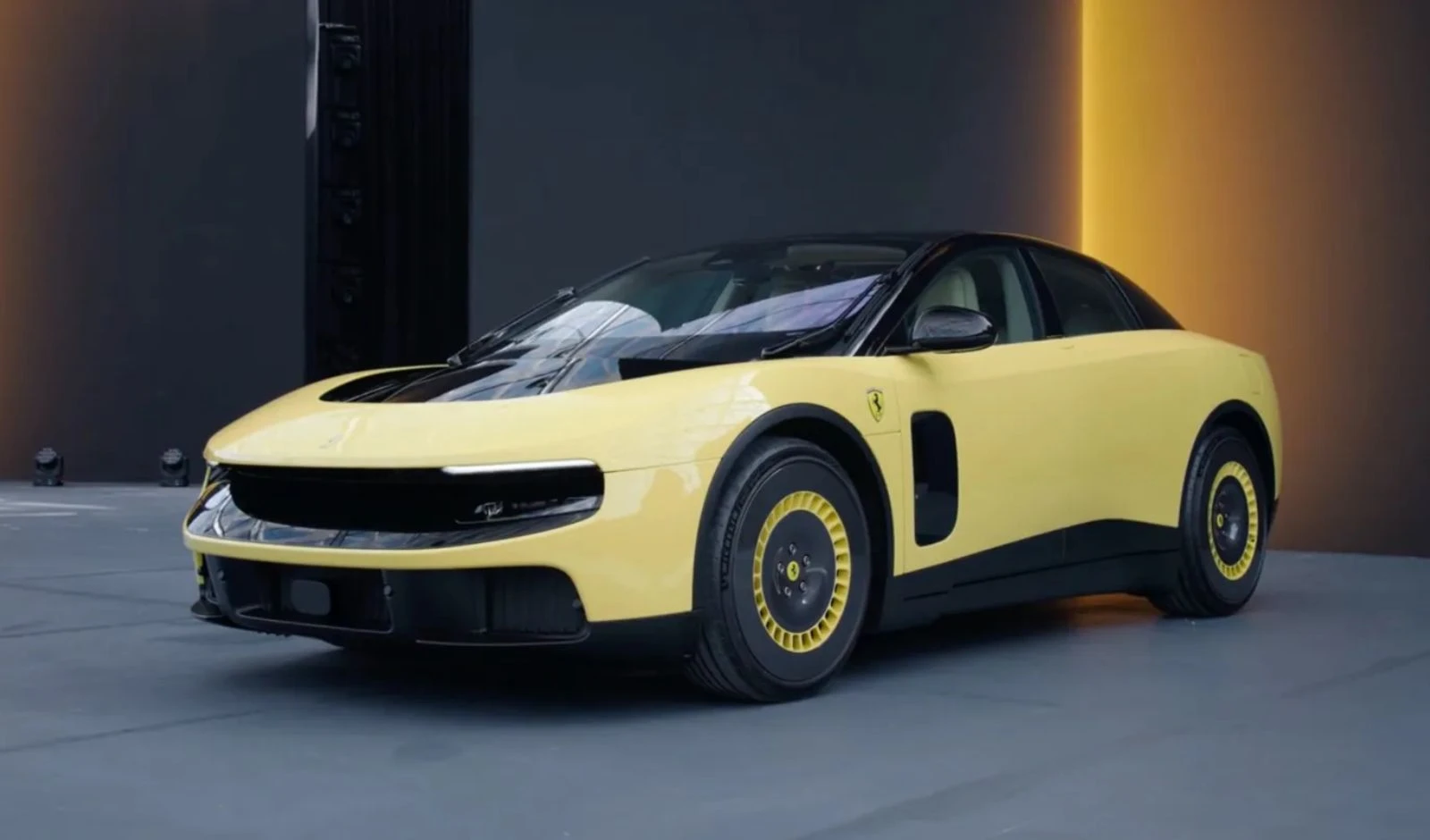 Ferrari ने पेश की पहली इलेक्ट्रिक सुपरकार Luce