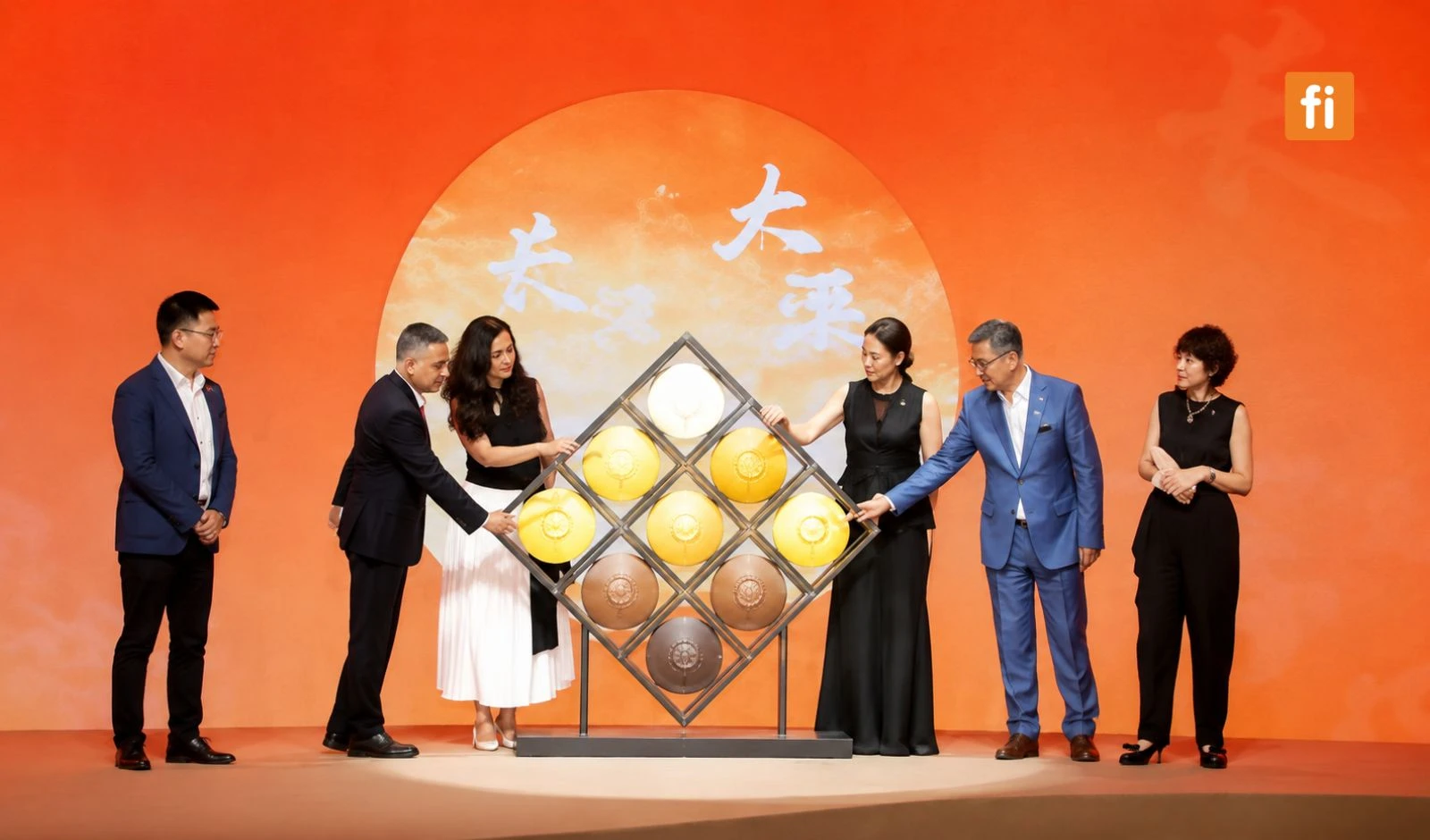 De Beers Elevates Luxury with Desert Diamonds Shanghai Debut
